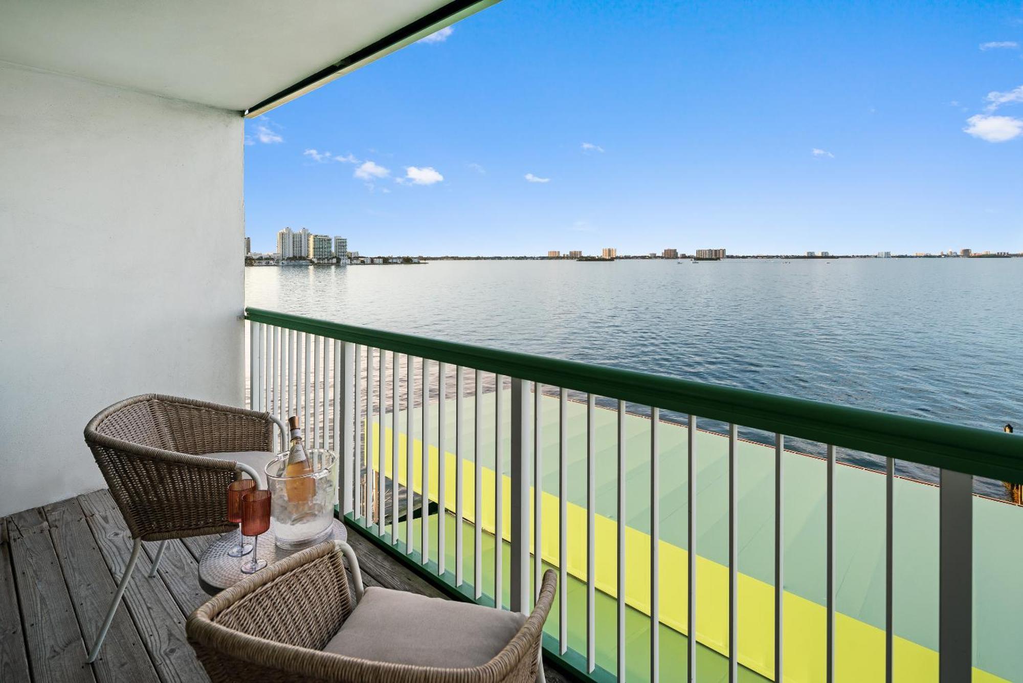 Palm Tree Club Miami Hotel North Bay Village Exterior foto